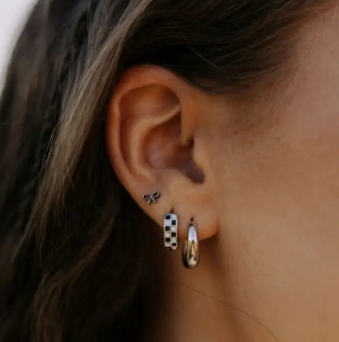 Bow Flat Back Studs