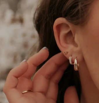 Bow Flat Back Studs